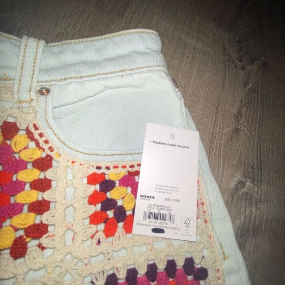 NWT SO Granny Square Crochet Panel Denim Shorts, Size 1/25W Super cute! - Picture 5 of 5